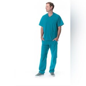 Welby mens scrubs set in Teal size Medium by Essential Threads